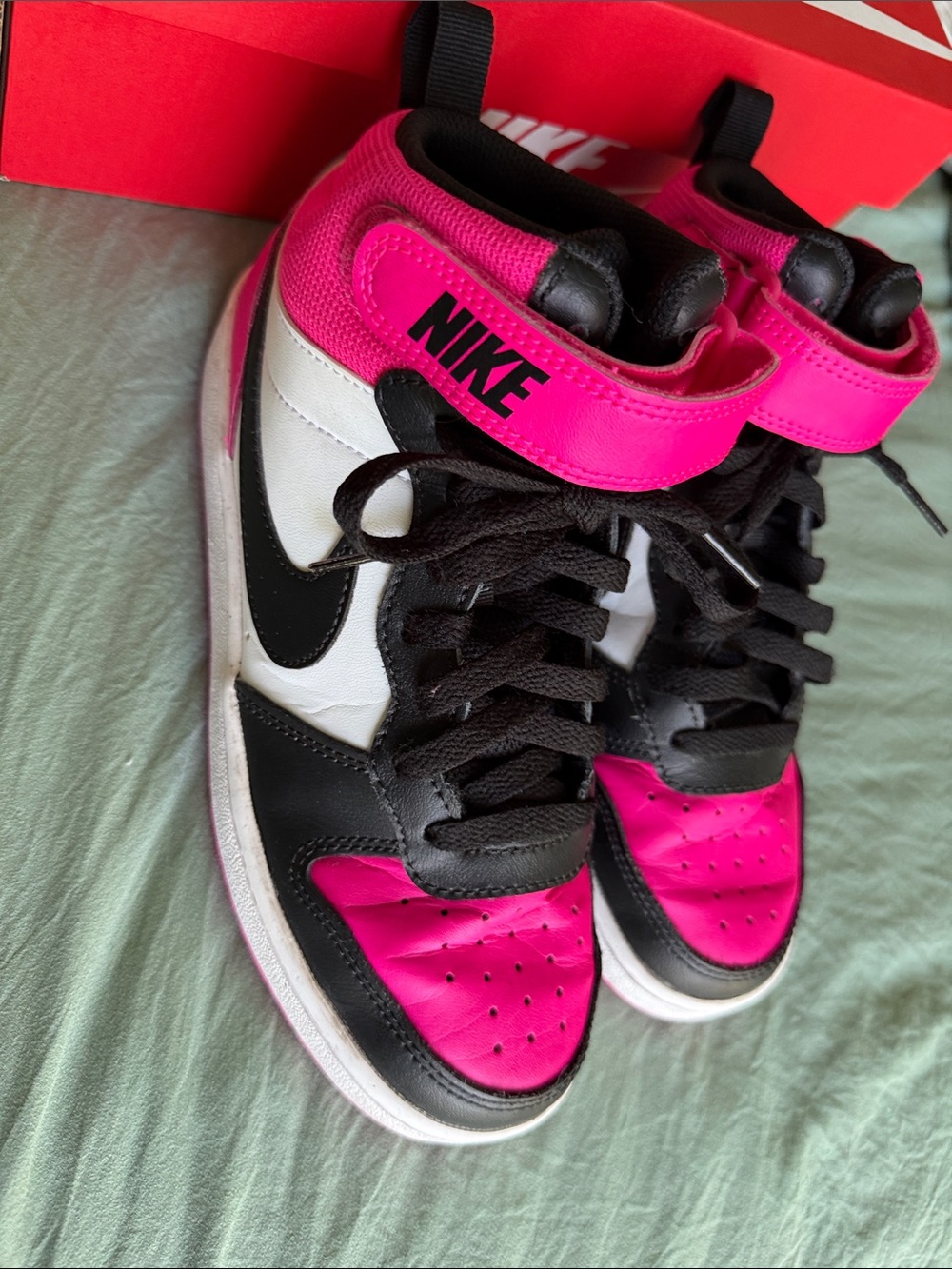 Nike Kids' Grade School Court Borough Mid Basketball Shoes